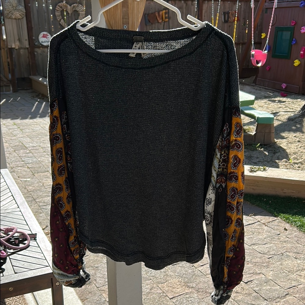 We the Free Excellent Condition Women's Charcoal Thermal Multicolor Top. Size XS